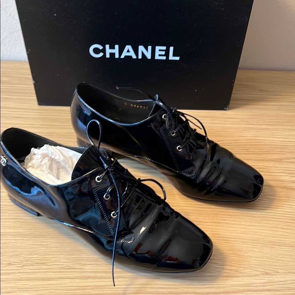 CHANEL Women’s Black Flats Elegant Patent Leather Loafers size 39 - Picture 2 of 10